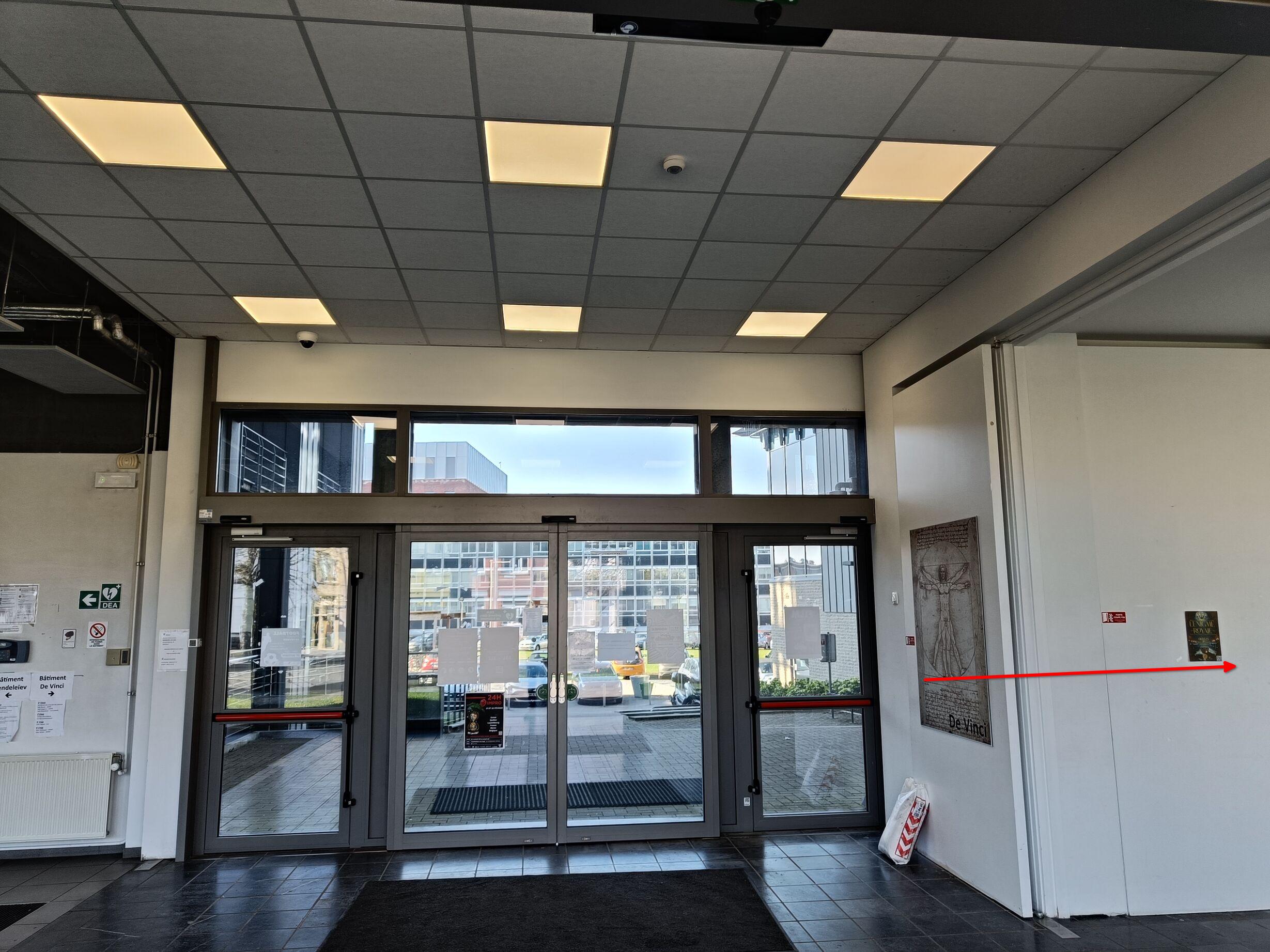 Entrée du De Vinci photo de l'entrée, tournez à gauche