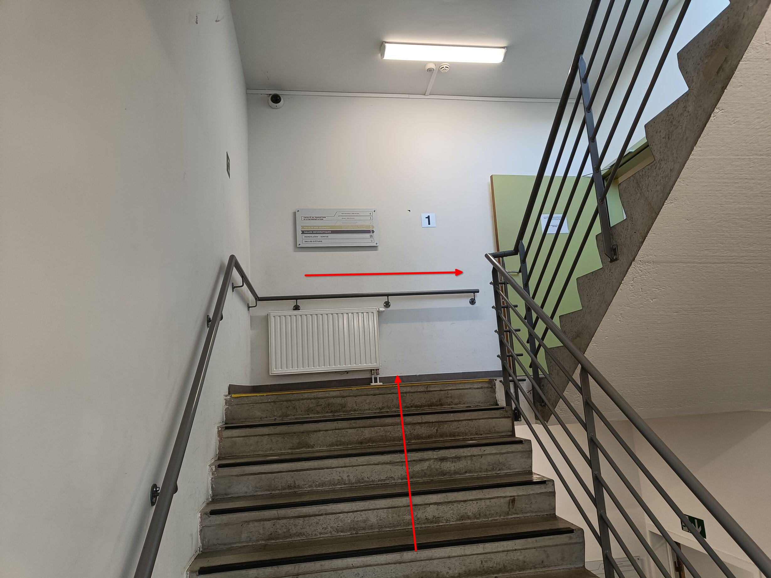 Escalier photo de l'escalier, stoppez au premier palier